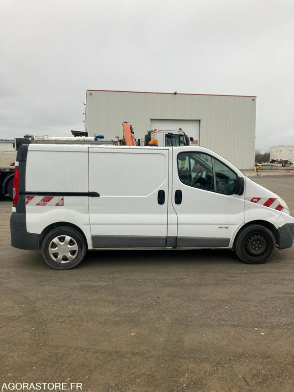 RENAULT TRAFIC diesel - Année 2013 - 376.300km - Furgón: foto 5 RENAULT TRAFIC diesel - Année 2013 - 376.300km - Furgón: foto 5