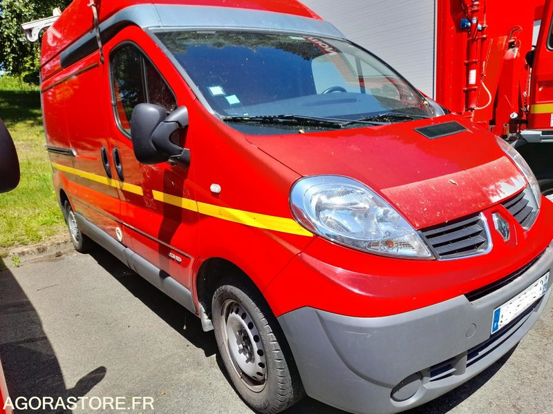 RENAULT Trafic II Fourgon Phase 2 L2H2 1200kg 2.0 dCi 16V 115 cv (MECA 562) - Furgón: foto 1 RENAULT Trafic II Fourgon Phase 2 L2H2 1200kg 2.0 dCi 16V 115 cv (MECA 562) - Furgón: foto 1