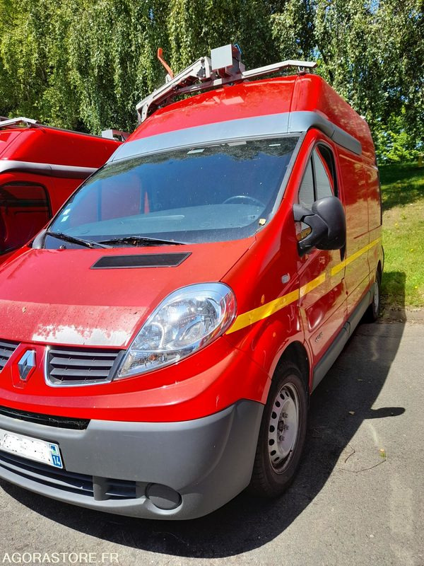 RENAULT Trafic II Fourgon Phase 2 L2H2 1200kg 2.0 dCi 16V 115 cv (MECA 562) - Furgón: foto 3 RENAULT Trafic II Fourgon Phase 2 L2H2 1200kg 2.0 dCi 16V 115 cv (MECA 562) - Furgón: foto 3