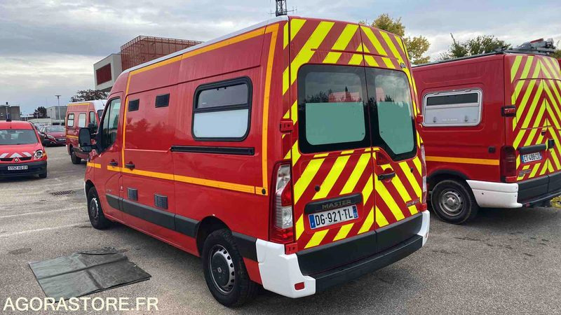 Renault Master III dci 125 - 18/06/2014 - Ambulancia: foto 2 Renault Master III dci 125 - 18/06/2014 - Ambulancia: foto 2