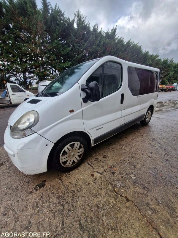 Renault trafic passenger 1.9 dci 100 cv 244744 kms CLIM ,CHAUDIERE - Minibús, Furgoneta de pasajeros: foto 1 Renault trafic passenger 1.9 dci 100 cv 244744 kms CLIM ,CHAUDIERE - Minibús, Furgoneta de pasajeros: foto 1