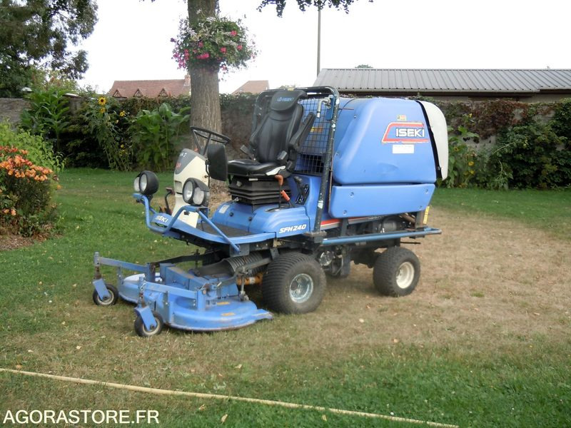 TONDEUSE AUTOPORTÉE ISEKI - Cortacésped: foto 1 TONDEUSE AUTOPORTÉE ISEKI - Cortacésped: foto 1