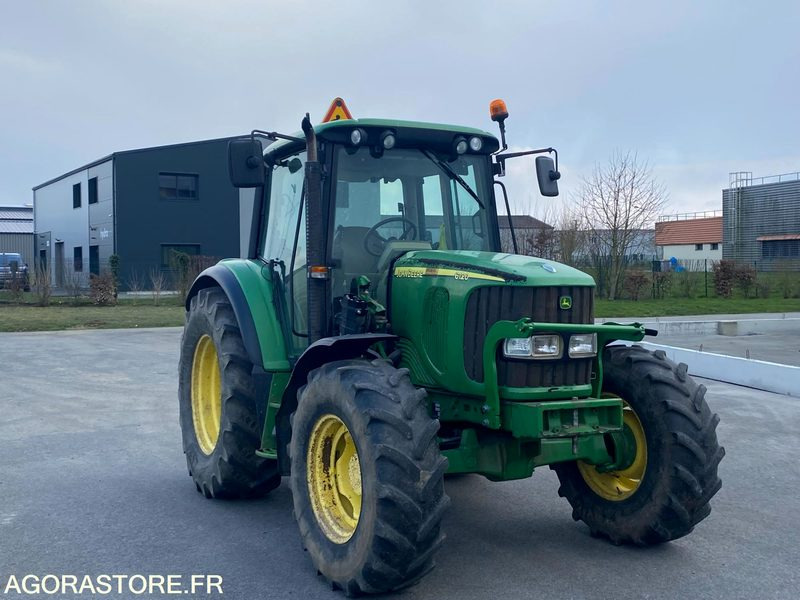 Tracteur John Deere 6120 - Tractor: foto 1 Tracteur John Deere 6120 - Tractor: foto 1