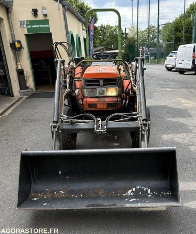 Tracteur Kubota L3300 - lot 149 - Tractor: foto 1 Tracteur Kubota L3300 - lot 149 - Tractor: foto 1