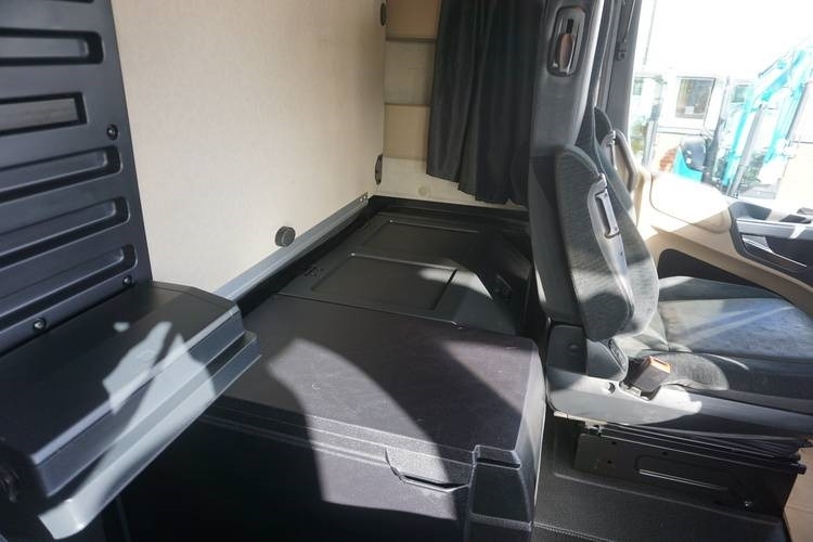 Camión volquete Mercedes-Benz Arocs 3263 , 8x4 Tridem: foto 24