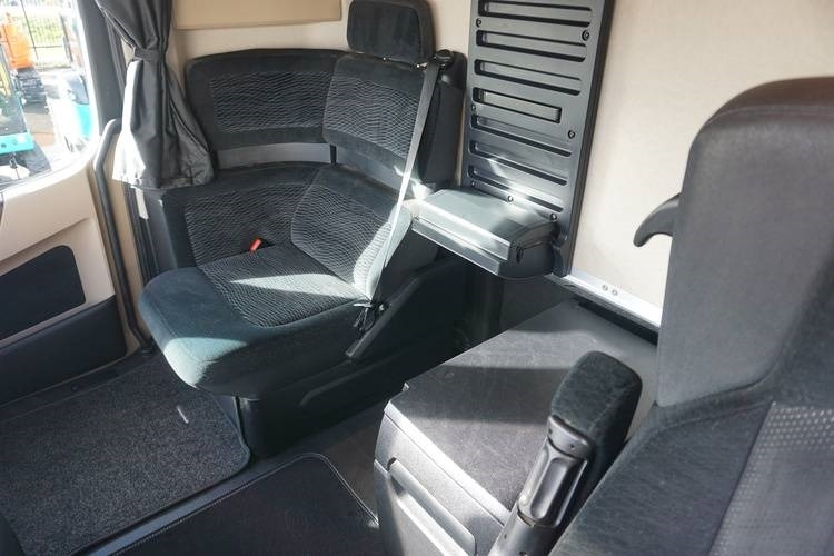 Camión volquete Mercedes-Benz Arocs 3263 , 8x4 Tridem: foto 16