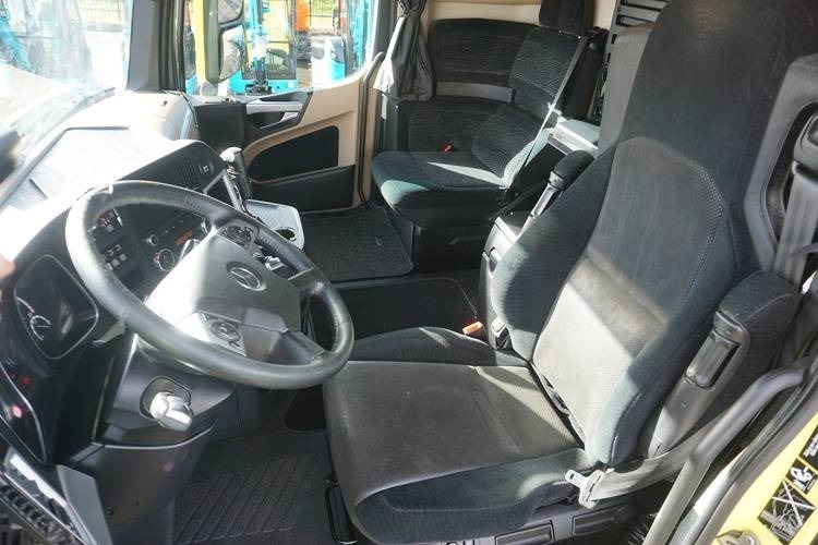 Camión volquete Mercedes-Benz Arocs 3263 , 8x4 Tridem: foto 15