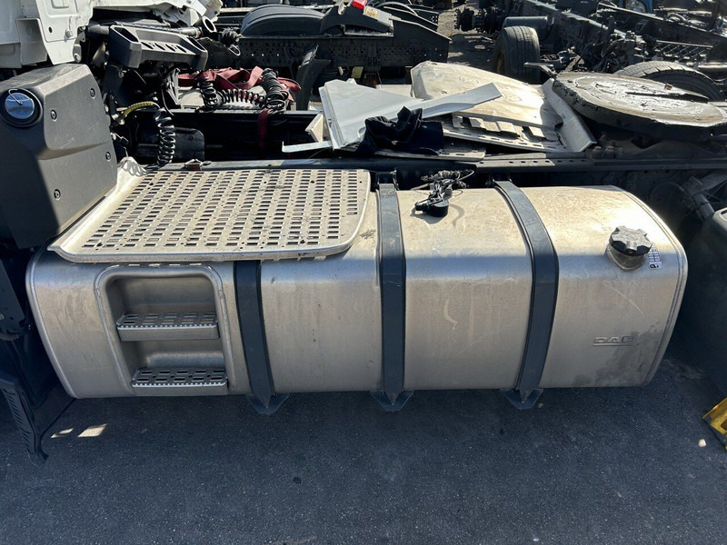 DAF 765 liters 620x675x2112 with step, complete set - Depósito de combustible para Camión: foto 1 DAF 765 liters 620x675x2112 with step, complete set - Depósito de combustible para Camión: foto 1