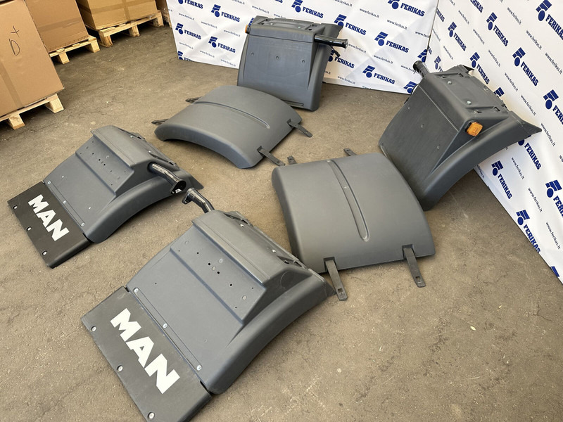 MAN NEW OEM rear mudguards set, fenders - Carrocería y exterior para Camión: foto 2 MAN NEW OEM rear mudguards set, fenders - Carrocería y exterior para Camión: foto 2