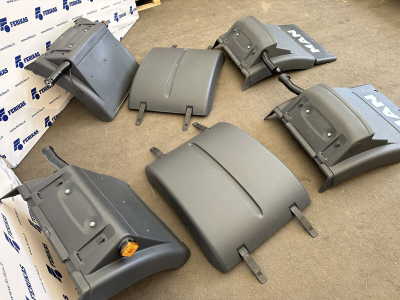 MAN NEW OEM rear mudguards set, fenders - Carrocería y exterior para Camión: foto 4 MAN NEW OEM rear mudguards set, fenders - Carrocería y exterior para Camión: foto 4