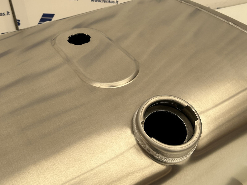 MAN New aluminum fuel tank 150L - Depósito de combustible para Camión: foto 4 MAN New aluminum fuel tank 150L - Depósito de combustible para Camión: foto 4