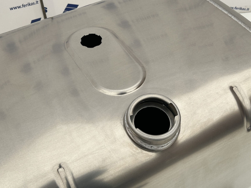 MAN New aluminum fuel tank 220L - Depósito de combustible para Camión: foto 4 MAN New aluminum fuel tank 220L - Depósito de combustible para Camión: foto 4