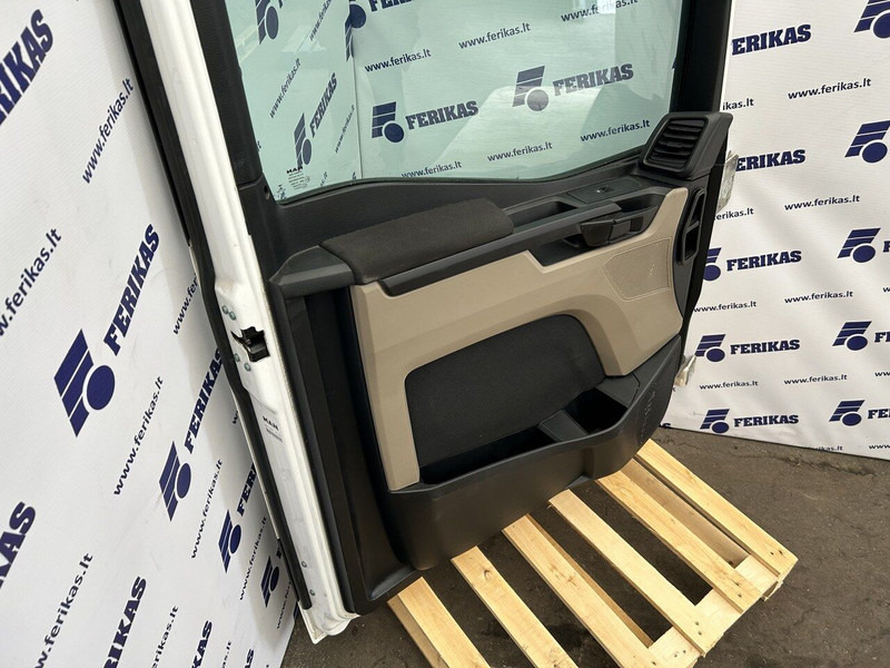 MAN TGX - Puerta y piezas para Camión: foto 5 MAN TGX - Puerta y piezas para Camión: foto 5