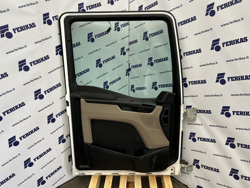 MAN TGX - Puerta y piezas para Camión: foto 4 MAN TGX - Puerta y piezas para Camión: foto 4