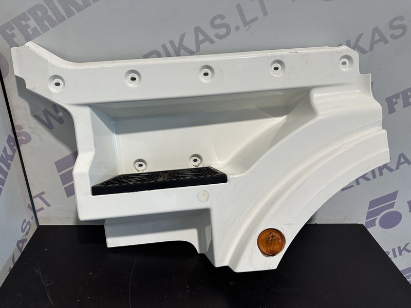 MAN foot step, left side - Parachoques para Camión: foto 1 MAN foot step, left side - Parachoques para Camión: foto 1