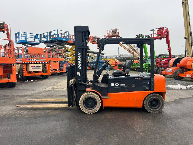Doosan B50X5 5T 6m Triplex non-marking (1840) - Carretilla elevadora eléctrica: foto 2 Doosan B50X5 5T 6m Triplex non-marking (1840) - Carretilla elevadora eléctrica: foto 2