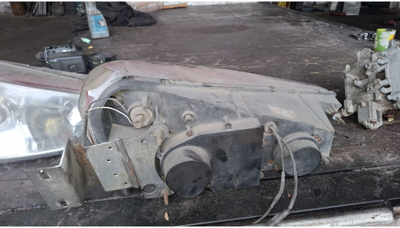 Scania Иризар Volvo. Ман. Мерседес - Faro delantero: foto 2 Scania Иризар Volvo. Ман. Мерседес - Faro delantero: foto 2