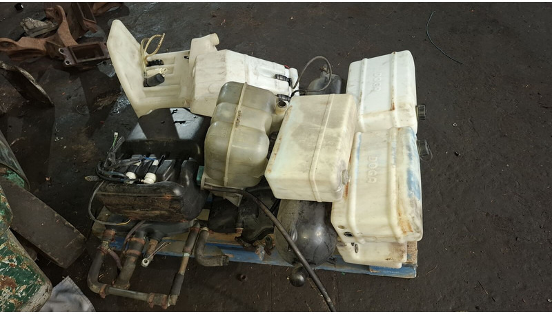 Volvo Scani - Depósito de expansión: foto 2 Volvo Scani - Depósito de expansión: foto 2