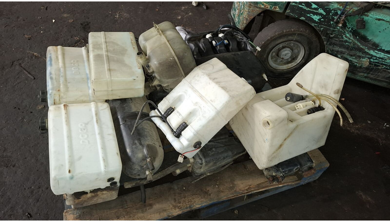 Volvo Scani - Depósito de expansión: foto 1 Volvo Scani - Depósito de expansión: foto 1