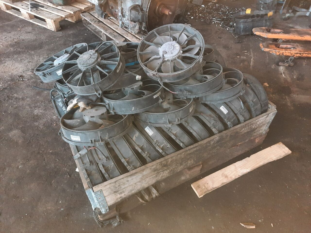 Volvo maslyanyy motor ventilyatora SAUER DANFOSS C19.2L00888\174 Scania Omni Siti - Link/ Volvo B12 / b 10. - Ventilador para Autobús: foto 1 Volvo maslyanyy motor ventilyatora SAUER DANFOSS C19.2L00888\174 Scania Omni Siti - Link/ Volvo B12 / b 10. - Ventilador para Autobús: foto 1