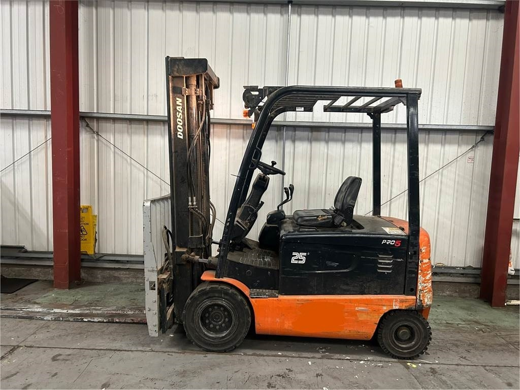 Doosan B25X-5 - Carretilla elevadora eléctrica: foto 1 Doosan B25X-5 - Carretilla elevadora eléctrica: foto 1