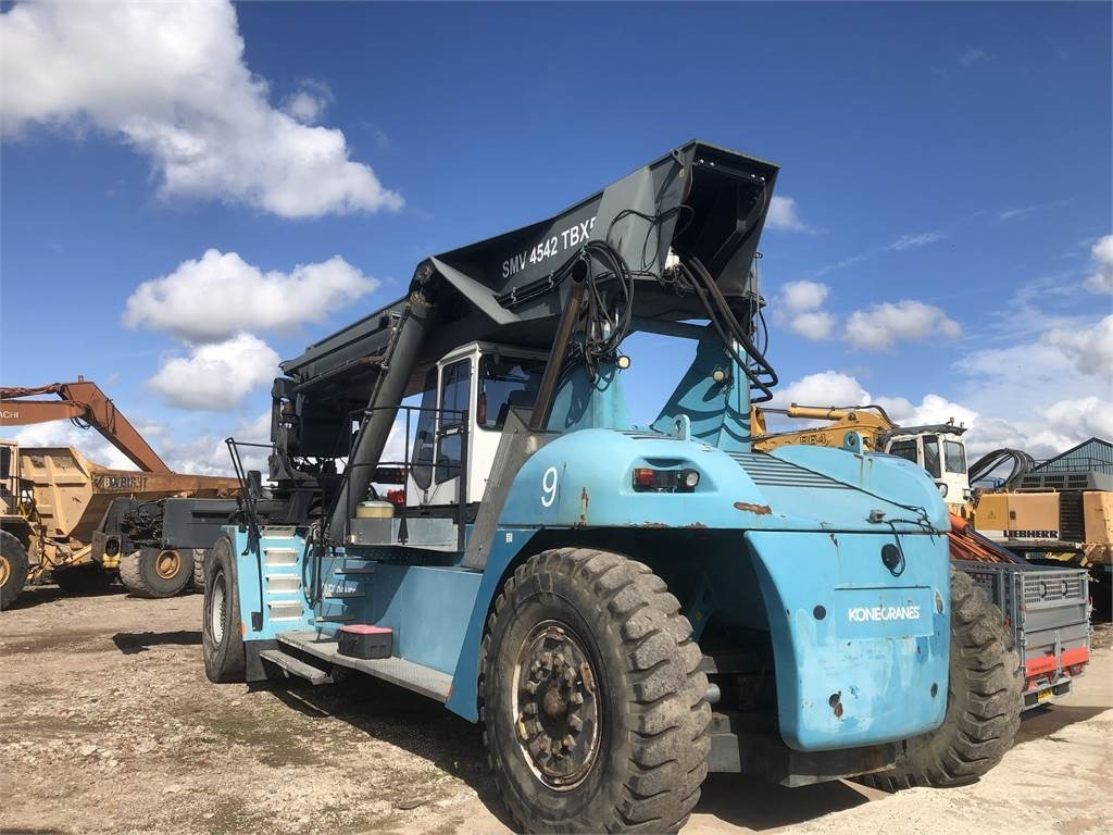 SMV 4542 TBX5 - Reach stacker: foto 4 SMV 4542 TBX5 - Reach stacker: foto 4