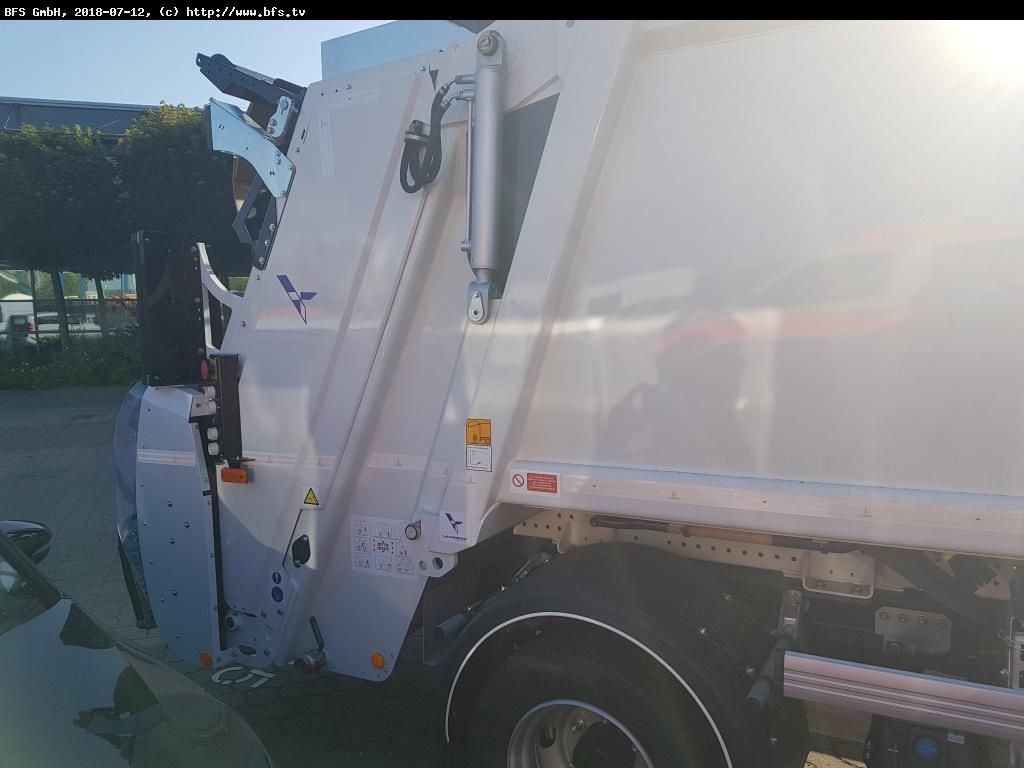 FUSO Canter 9C18 AMT 4x2 HS HL 8,5 t Olympus M - Camión de basura: foto 2 FUSO Canter 9C18 AMT 4x2 HS HL 8,5 t Olympus M - Camión de basura: foto 2
