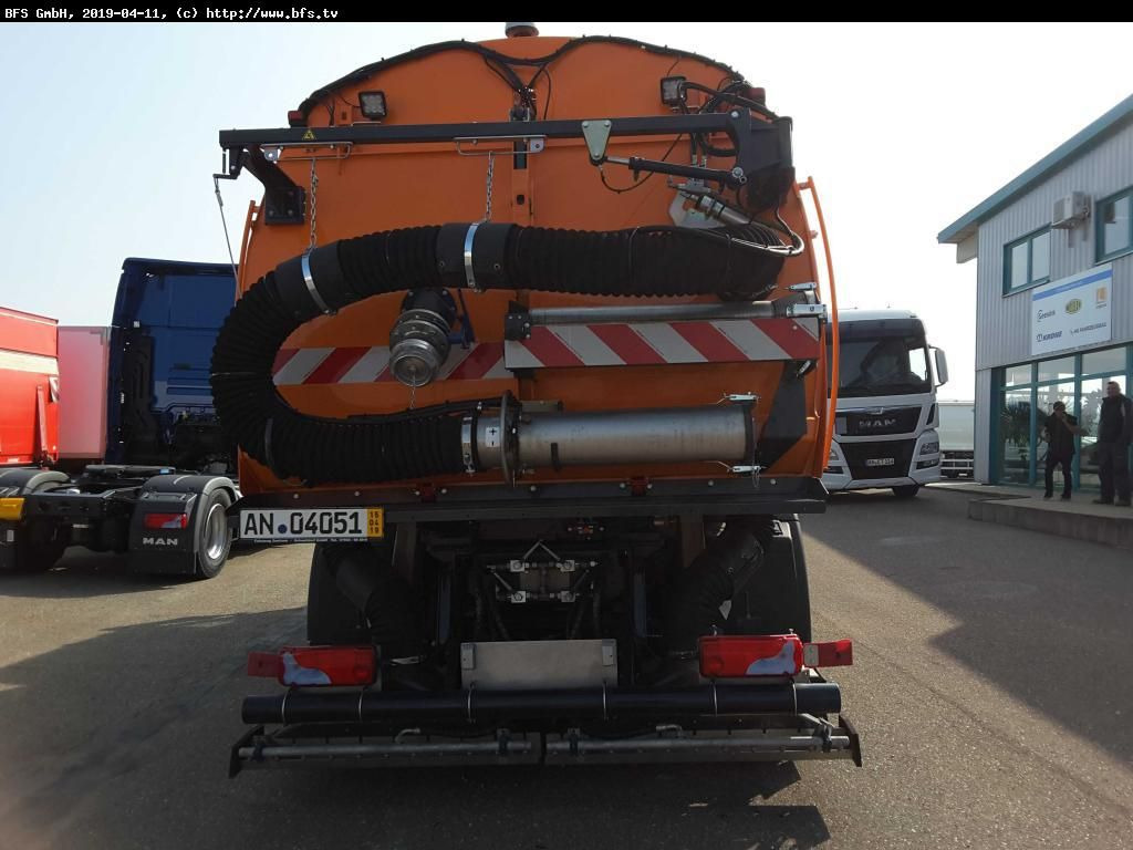 MAN TGS 18.360 4X2 LL Bucher OF 8000 RS beids. WK HD - Barredora vial: foto 3 MAN TGS 18.360 4X2 LL Bucher OF 8000 RS beids. WK HD - Barredora vial: foto 3