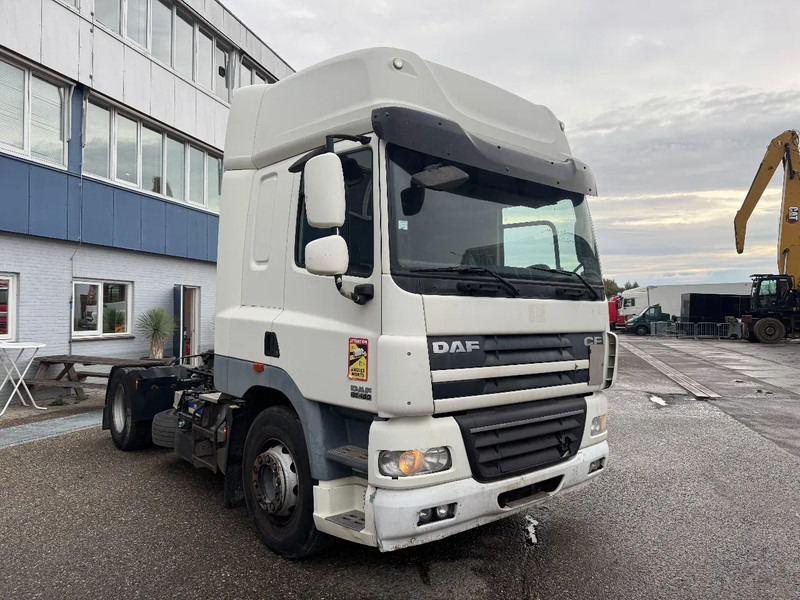 DAF CF 85.460 4X2 EURO 5 SLEEPER CAB - Cabeza tractora: foto 3 DAF CF 85.460 4X2 EURO 5 SLEEPER CAB - Cabeza tractora: foto 3