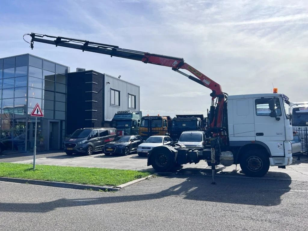 DAF XF 105.410 4X2 EURO 5 MANUAL + PALFINGER PK16000 - Cabeza tractora: foto 3 DAF XF 105.410 4X2 EURO 5 MANUAL + PALFINGER PK16000 - Cabeza tractora: foto 3