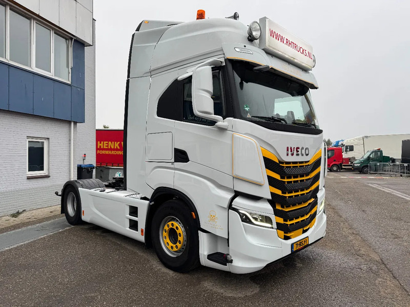 Iveco S-WAY 460 4X2 EURO 6 SKIRTS DOUBLE TANK - Cabeza tractora: foto 3 Iveco S-WAY 460 4X2 EURO 6 SKIRTS DOUBLE TANK - Cabeza tractora: foto 3