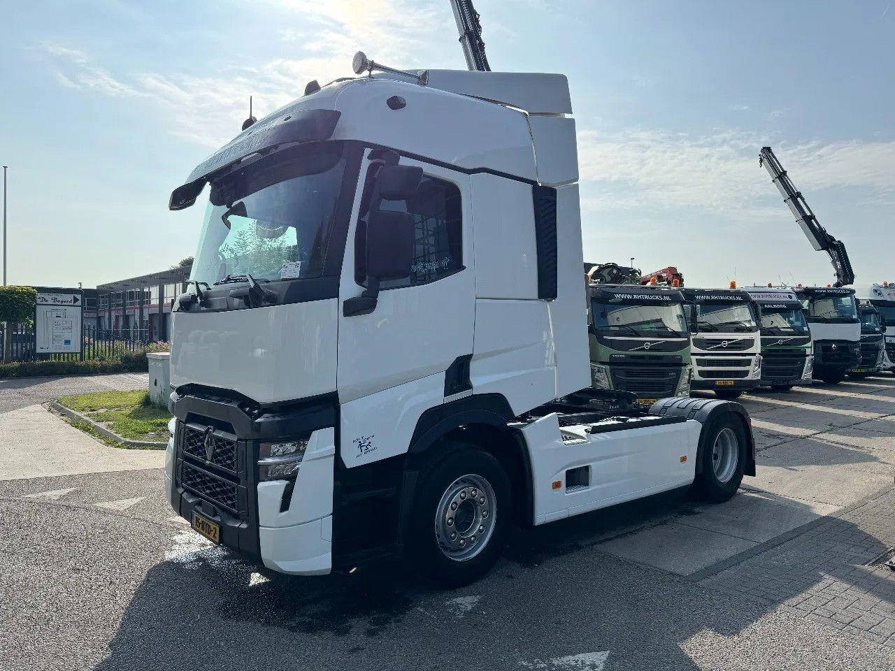 Renault T440 - 13-LITER ENGINE! - EURO 6 SKIRTS SPOILER - Cabeza tractora: foto 1 Renault T440 - 13-LITER ENGINE! - EURO 6 SKIRTS SPOILER - Cabeza tractora: foto 1