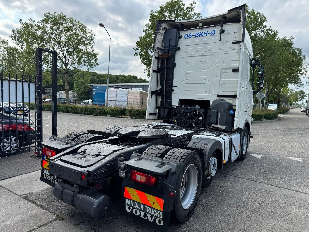 Volvo FH 460 6X2 - EURO 6 + KIPPER HYDR. + LIFTING AXL - Cabeza tractora: foto 4 Volvo FH 460 6X2 - EURO 6 + KIPPER HYDR. + LIFTING AXL - Cabeza tractora: foto 4