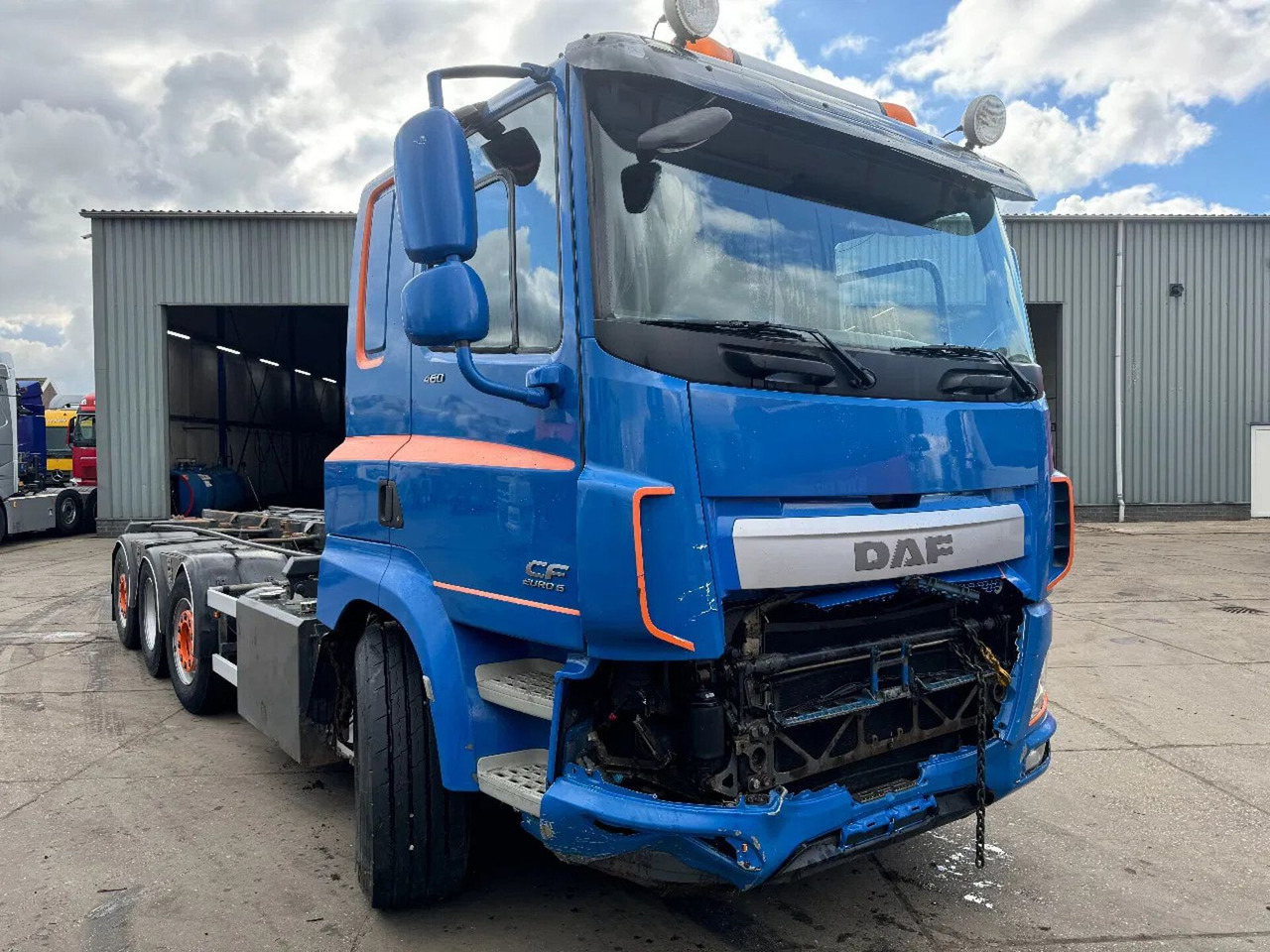 DAF CF 460 8X2 ONLY VISUAL DAMAGED // ENGINE IS RUNN - Camión multibasculante: foto 3 DAF CF 460 8X2 ONLY VISUAL DAMAGED // ENGINE IS RUNN - Camión multibasculante: foto 3