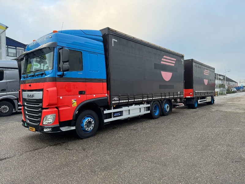 DAF XF 440 6X2 EURO 6 + HERTOGHS HANGER 2X BPW AXLE DHOLLANDIA 3000 KG - Camión lona: foto 1 DAF XF 440 6X2 EURO 6 + HERTOGHS HANGER 2X BPW AXLE DHOLLANDIA 3000 KG - Camión lona: foto 1