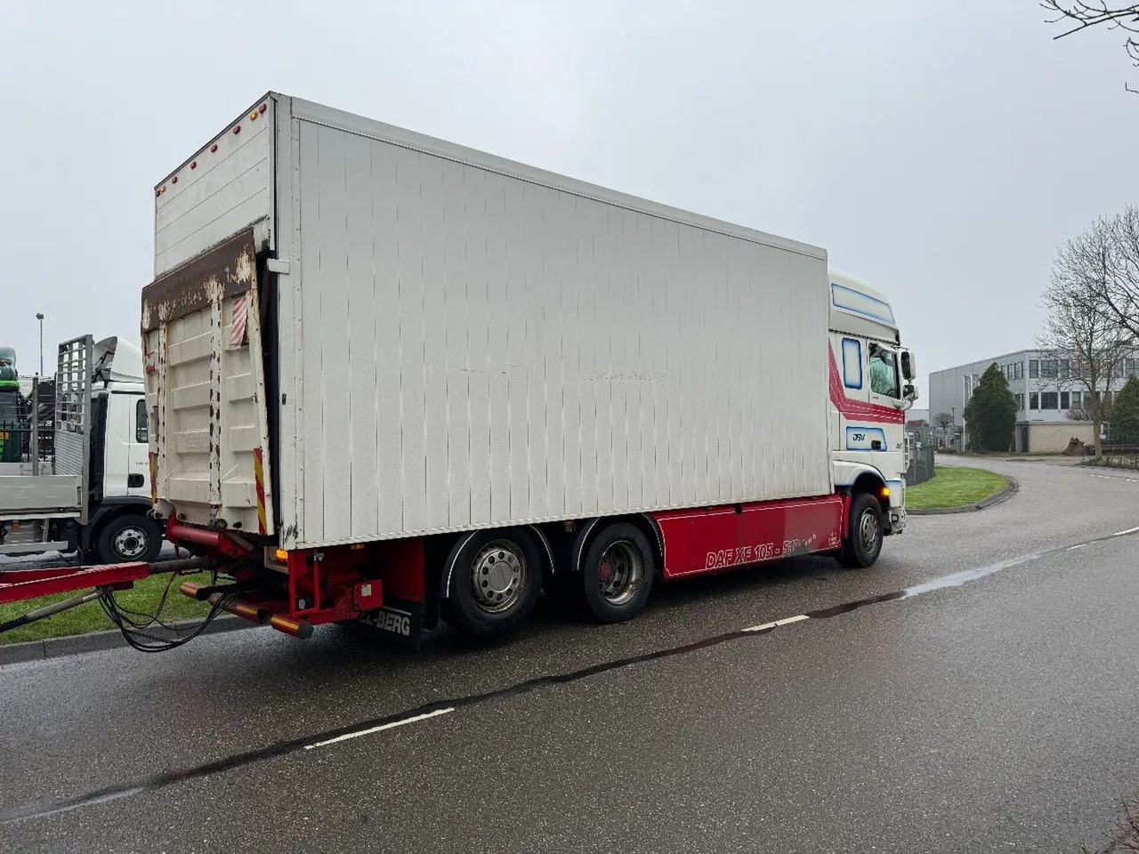 DAF XF 510 6X2 - EURO 6 + RETARDER + ZEPRO LIFT + RE - Camión caja cerrada: foto 5 DAF XF 510 6X2 - EURO 6 + RETARDER + ZEPRO LIFT + RE - Camión caja cerrada: foto 5