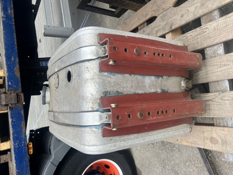 Diversen Hydrauliek tank l 70 b 45 h 62 met steunen - Hidráulica para Camión: foto 1 Diversen Hydrauliek tank l 70 b 45 h 62 met steunen - Hidráulica para Camión: foto 1