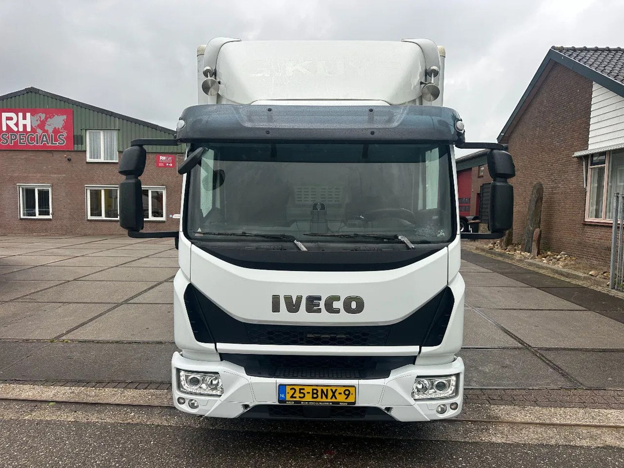 Iveco ML 120 -220 L, DHOLLANDIA LIFT, BOX 726X250X240 - Camión caja cerrada: foto 2 Iveco ML 120 -220 L, DHOLLANDIA LIFT, BOX 726X250X240 - Camión caja cerrada: foto 2