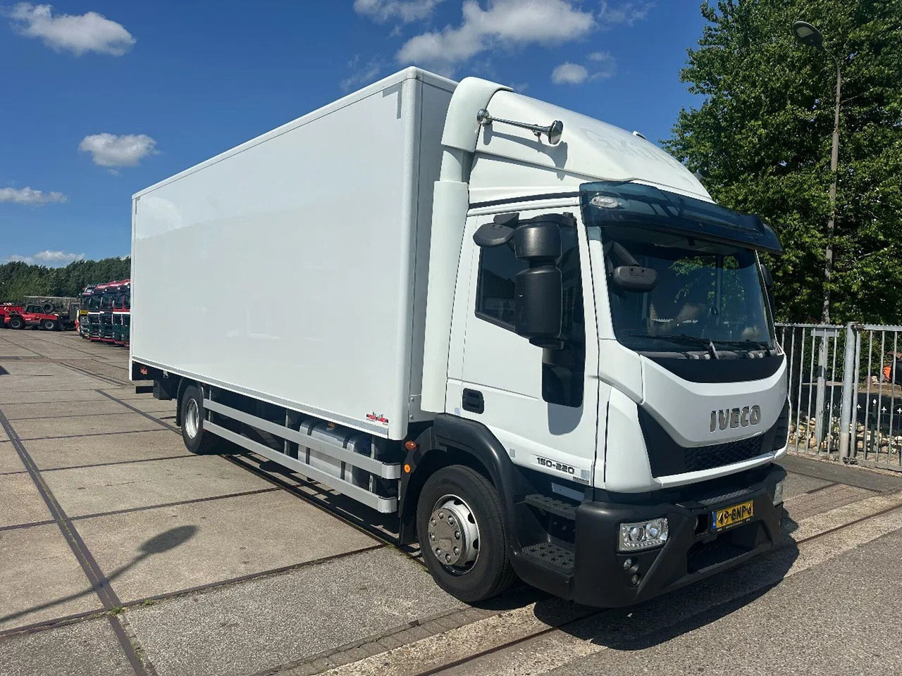 Iveco ML 150 -220, DHOLLANDIA LIFT, BOX 760X250X250 CM - Camión caja cerrada: foto 3 Iveco ML 150 -220, DHOLLANDIA LIFT, BOX 760X250X250 CM - Camión caja cerrada: foto 3