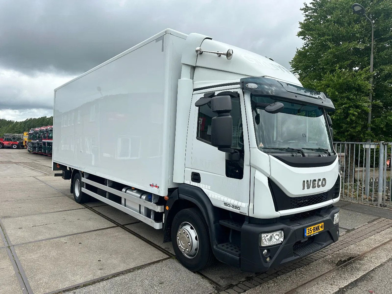 Iveco ML 150 -220, DHOLLANDIA LIFT, BOX 760X250X250 CM - Camión caja cerrada: foto 3 Iveco ML 150 -220, DHOLLANDIA LIFT, BOX 760X250X250 CM - Camión caja cerrada: foto 3