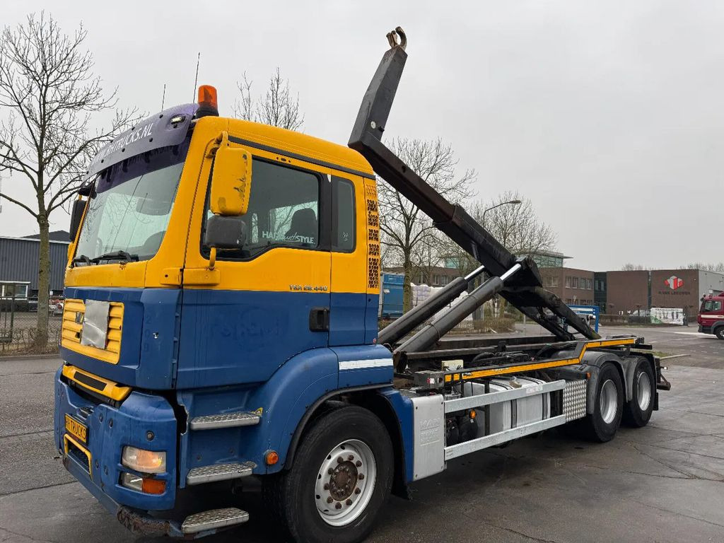 MAN TGA 28.440 6X2 - EURO 4 + VDL HOOK + LIFT AXLE - Camión multibasculante: foto 1 MAN TGA 28.440 6X2 - EURO 4 + VDL HOOK + LIFT AXLE - Camión multibasculante: foto 1