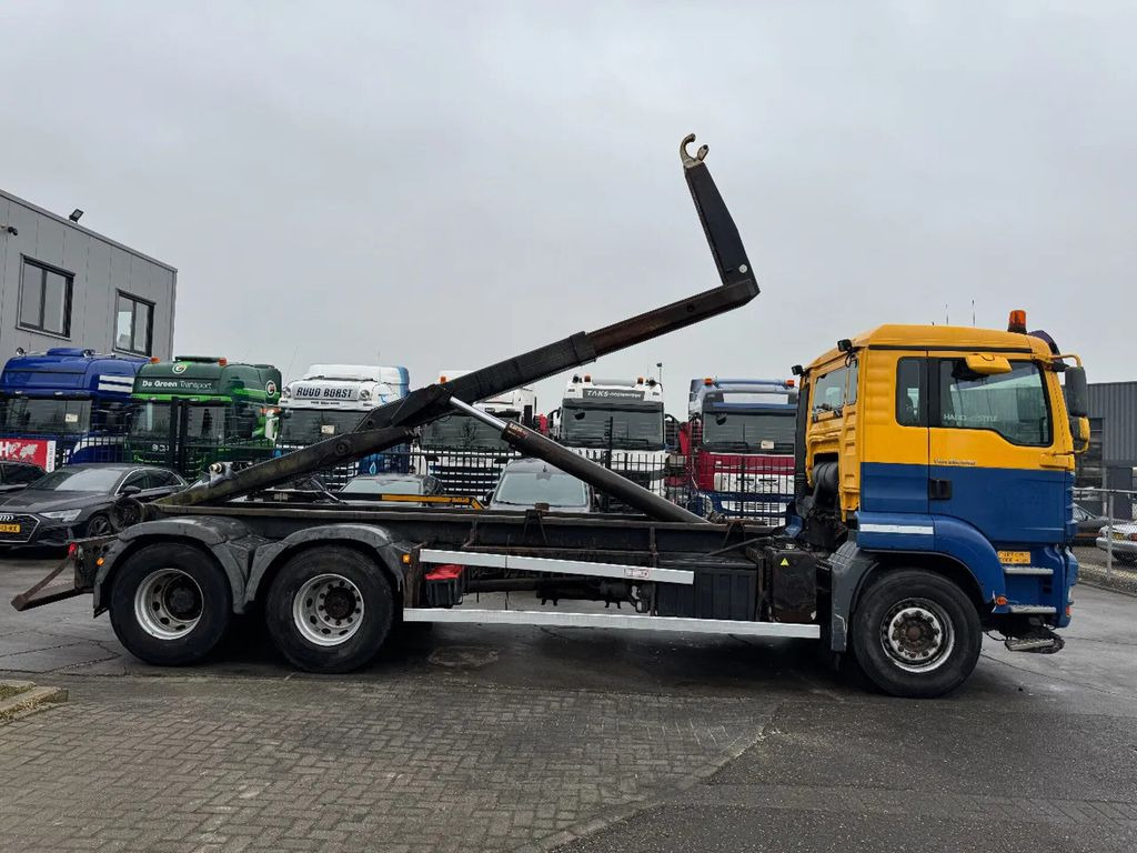 MAN TGA 28.440 6X2 - EURO 4 + VDL HOOK + LIFT AXLE - Camión multibasculante: foto 3 MAN TGA 28.440 6X2 - EURO 4 + VDL HOOK + LIFT AXLE - Camión multibasculante: foto 3