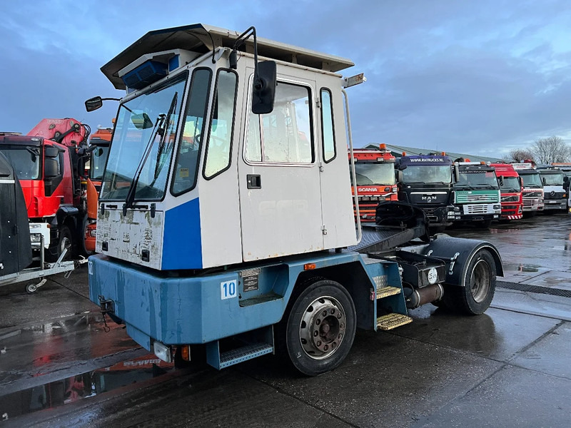 Mafi MT25T131C 4X2 *GEARBOX DON'T GO IN REVERSE* MT25T131C - Tractor industrial: foto 1 Mafi MT25T131C 4X2 *GEARBOX DON'T GO IN REVERSE* MT25T131C - Tractor industrial: foto 1