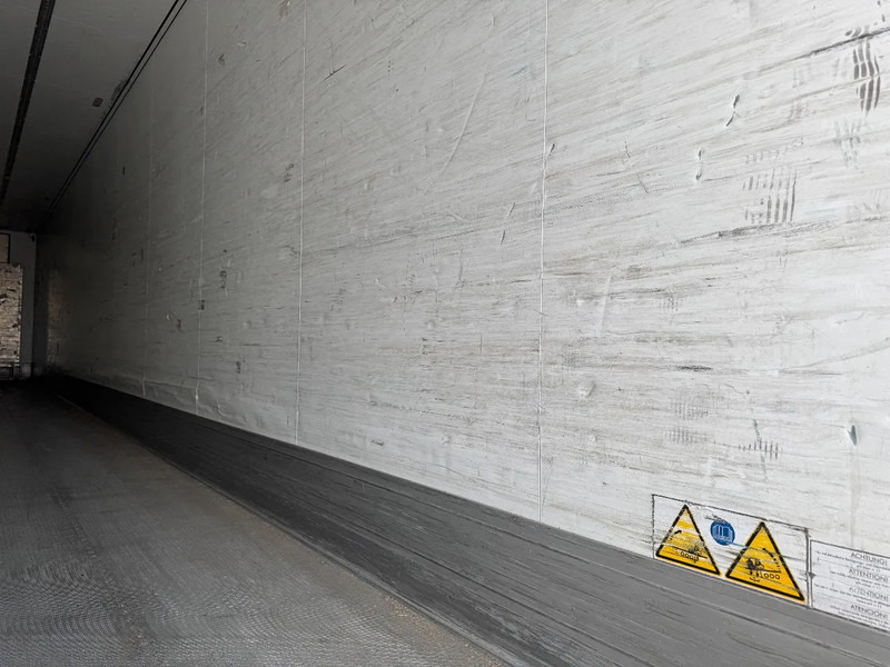 Semirremolque frigorífico Schmitz Cargobull SKO 24 + THERMO KING SLX 300 D/E TÜV TILL 02-2026: foto 13 Semirremolque frigorífico Schmitz Cargobull SKO 24 + THERMO KING SLX 300 D/E TÜV TILL 02-2026: foto 13