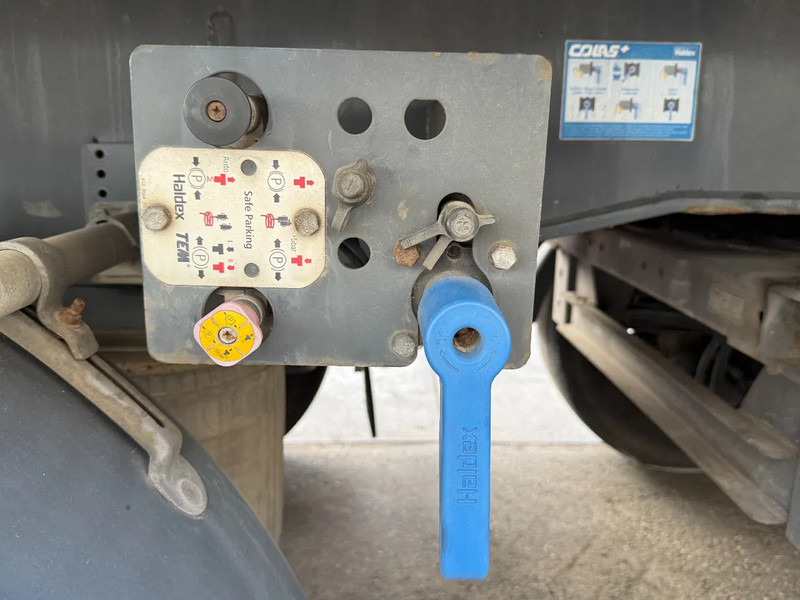 Semirremolque plataforma/ Caja abierta TURBO'S HOET 3 AXLE + AMCO-VEBA V929 6S CRANE + REMOTE: foto 16 Semirremolque plataforma/ Caja abierta TURBO'S HOET 3 AXLE + AMCO-VEBA V929 6S CRANE + REMOTE: foto 16