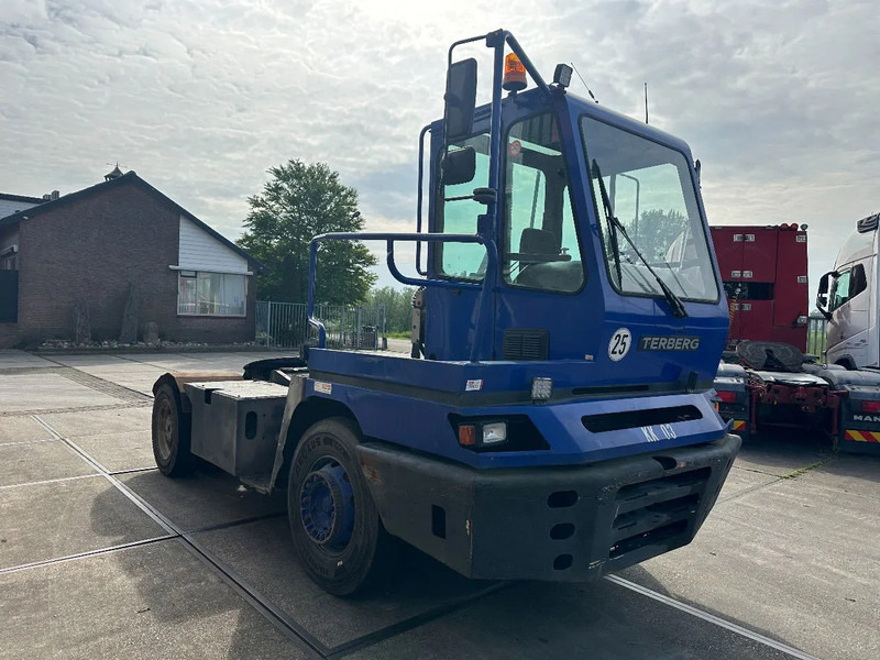 Terberg YT 182 MOTOR ROOKT - Tractor industrial: foto 3 Terberg YT 182 MOTOR ROOKT - Tractor industrial: foto 3