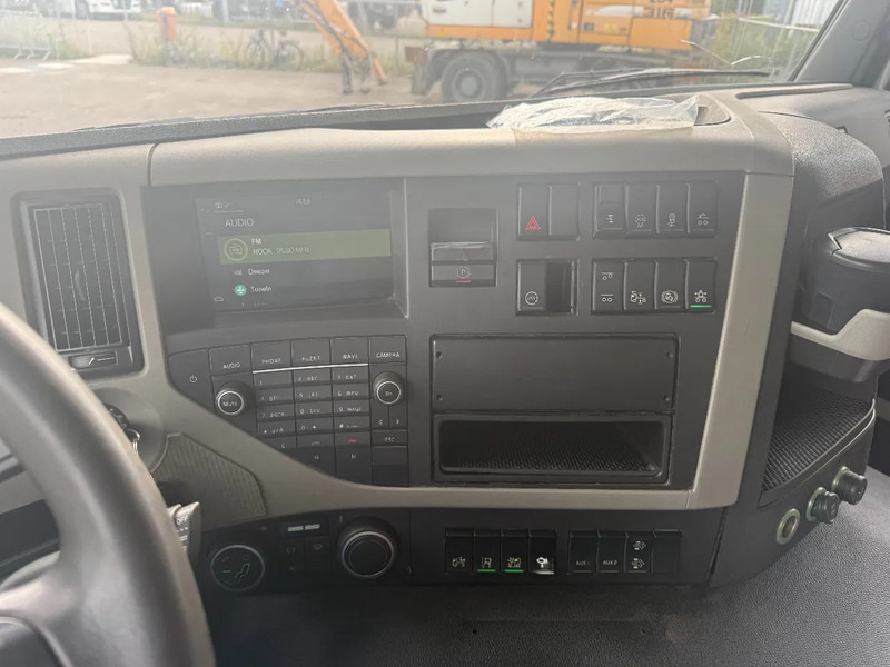 Volvo FM 330 FM 330 6X2 GESTUURD MET KM 235315 - Camión chasis: foto 5 Volvo FM 330 FM 330 6X2 GESTUURD MET KM 235315 - Camión chasis: foto 5