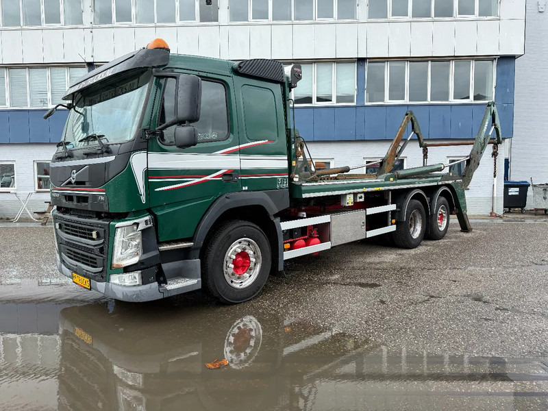 Volvo FM 460 6X2 EURO 6 + JOAB SKIPLOADER WITH REMOTE CONTROL - Camión portacontenedor de cadenas: foto 2 Volvo FM 460 6X2 EURO 6 + JOAB SKIPLOADER WITH REMOTE CONTROL - Camión portacontenedor de cadenas: foto 2