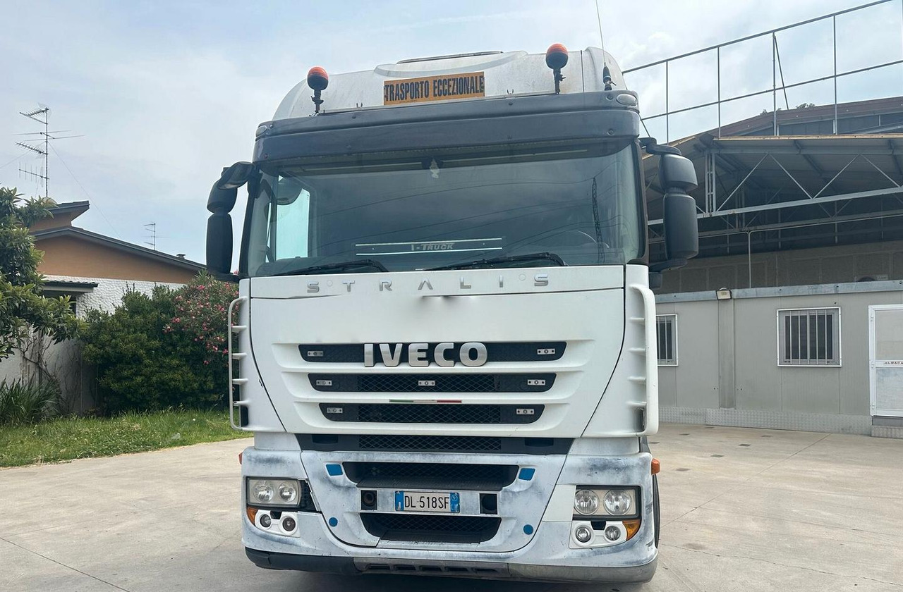 Trattore stradale Stralis 6x2 eccezionale - Cabeza tractora: foto 4 Trattore stradale Stralis 6x2 eccezionale - Cabeza tractora: foto 4