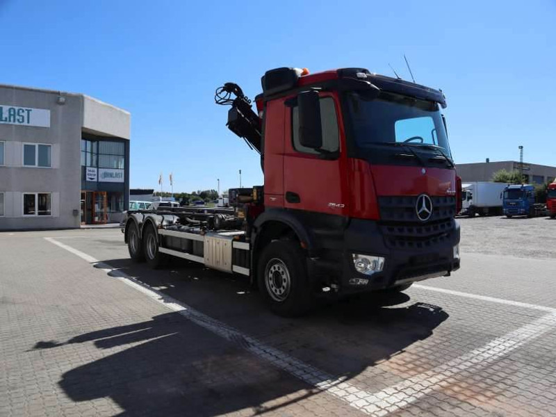 Mercedes-Benz Arocs 2643 euro 6 - Camión con equipo de cable: foto 3 Mercedes-Benz Arocs 2643 euro 6 - Camión con equipo de cable: foto 3